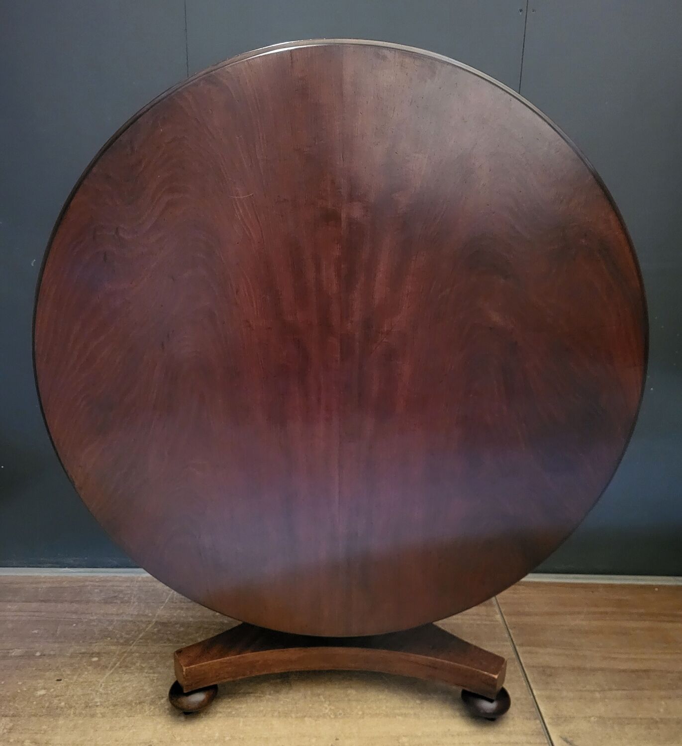 Round table Louis Philippe style in solid wood