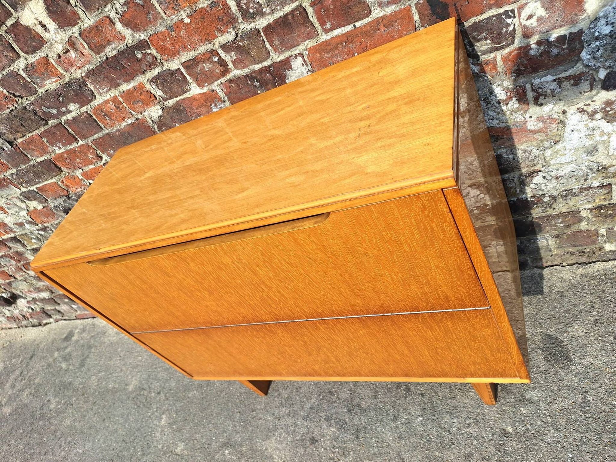 Coffre à literie vintage Nový Domov, commode à linge