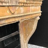 Cheminée en pierre limoneuse Italie XVIIème siècle