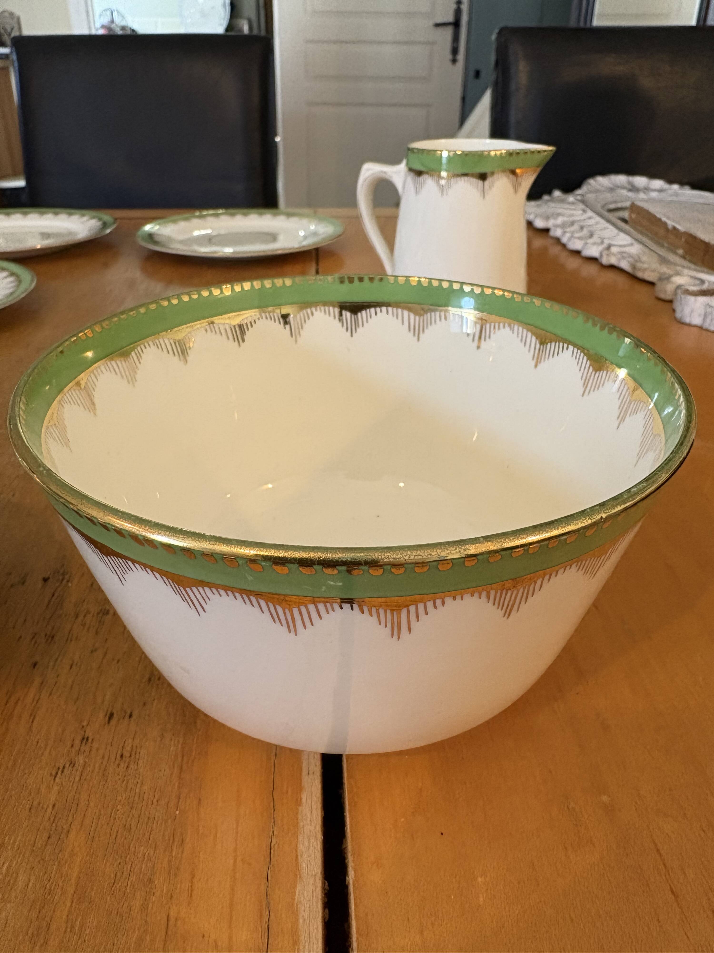Tea and dessert service