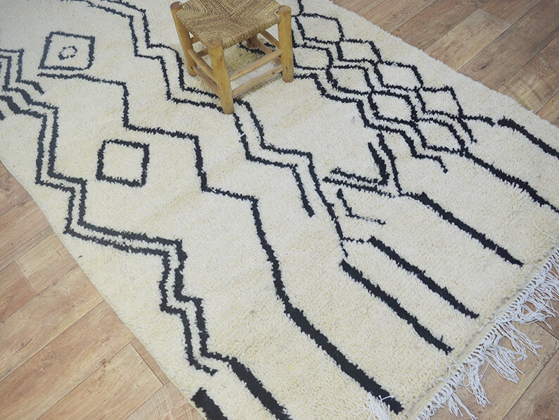 Abstract berber carpet 275 x 148 cm