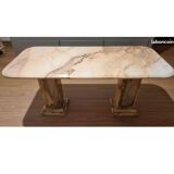 Table basse en marbre rose