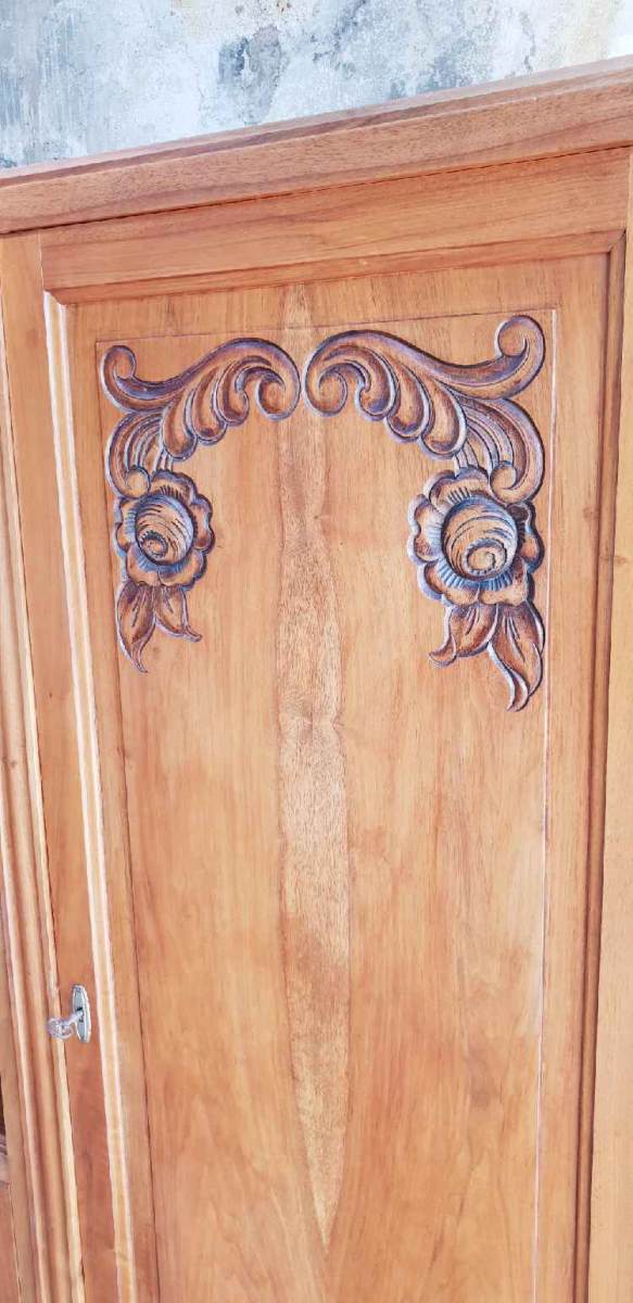 Armoire asymétrique vintage