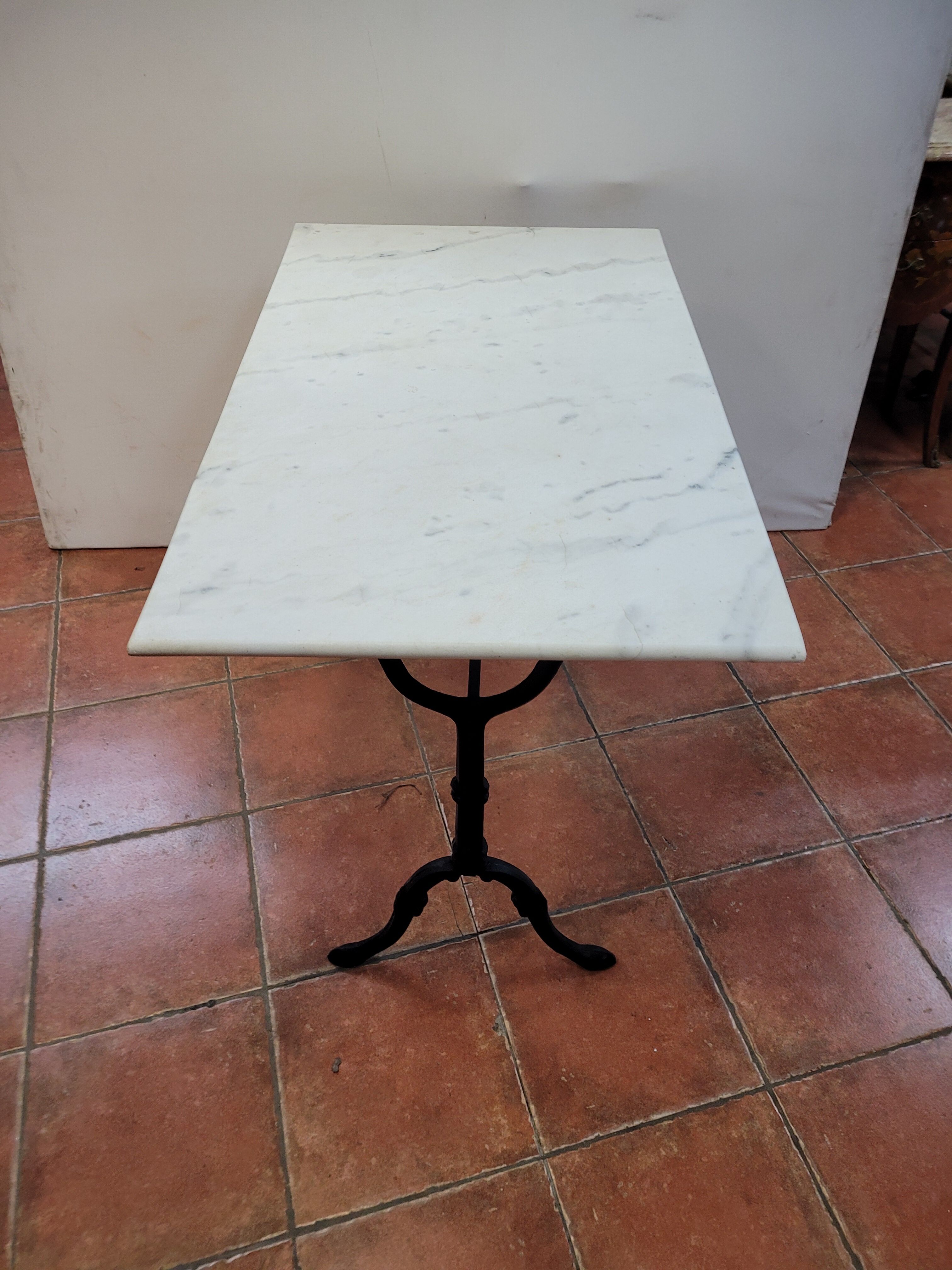 Table de bistrot dessus marbre