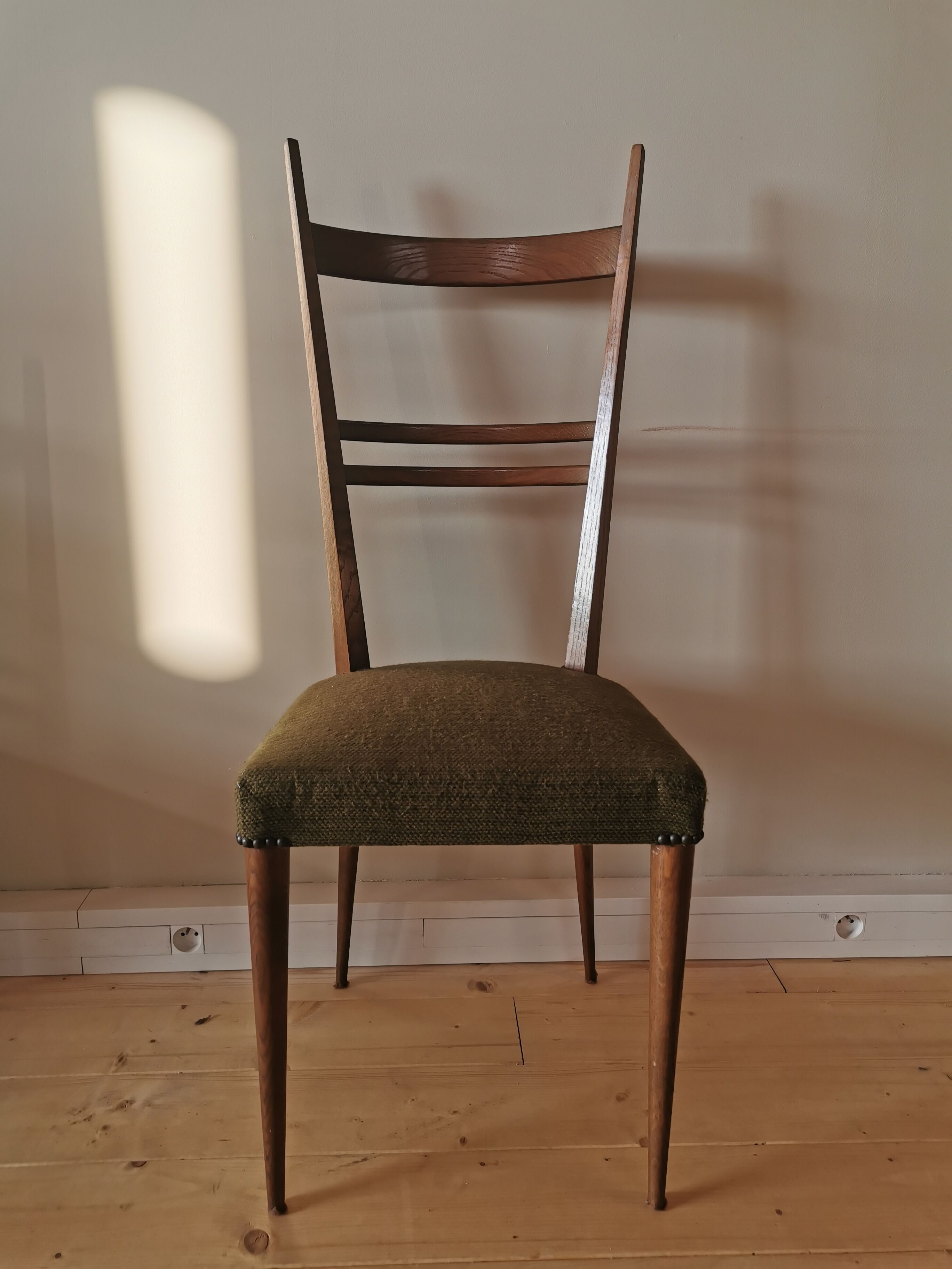 Lot of 6 Italian oak chairs from the 60s