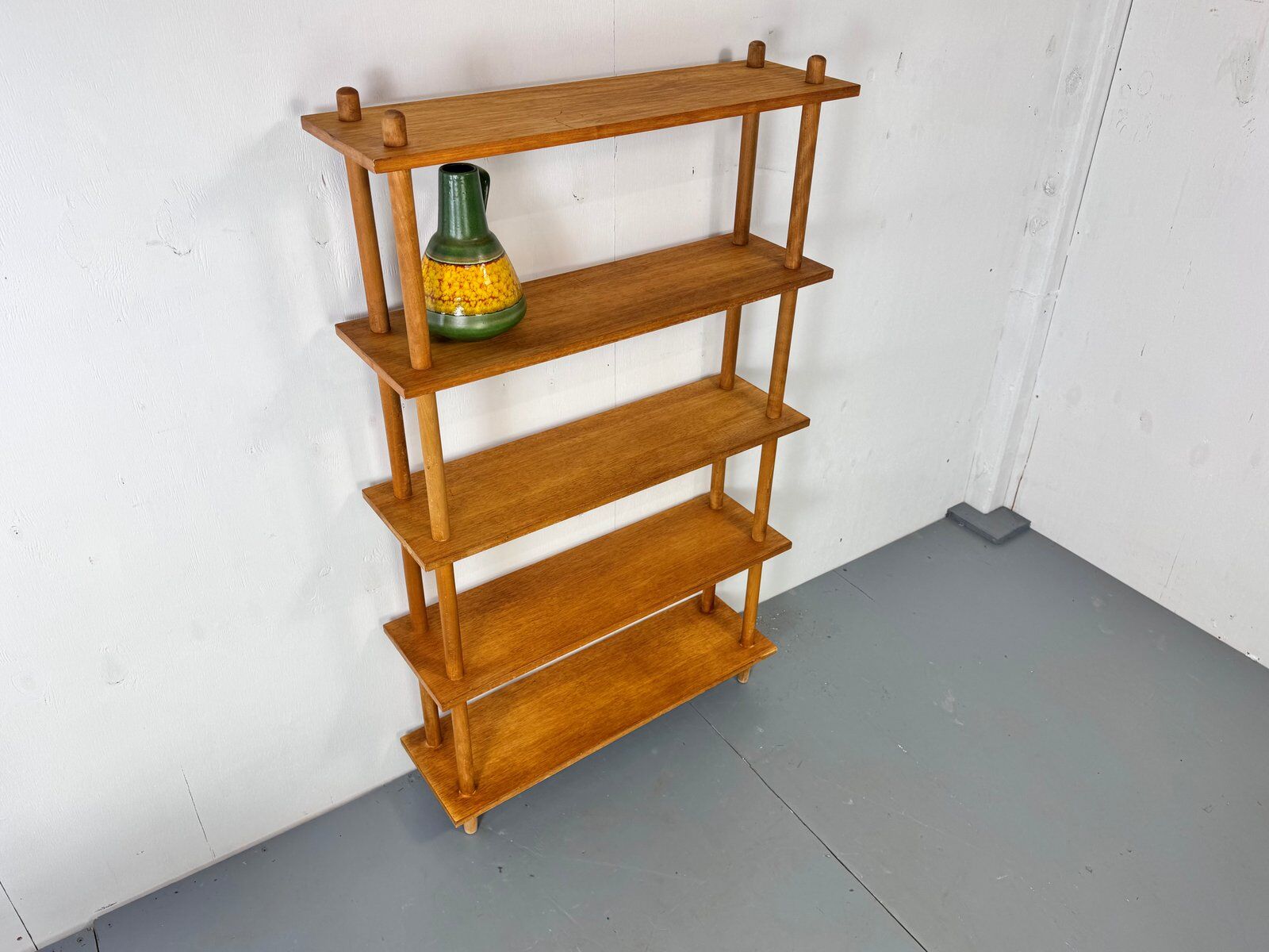 Mid-century modernist free standing shelving Unit, 1950s
