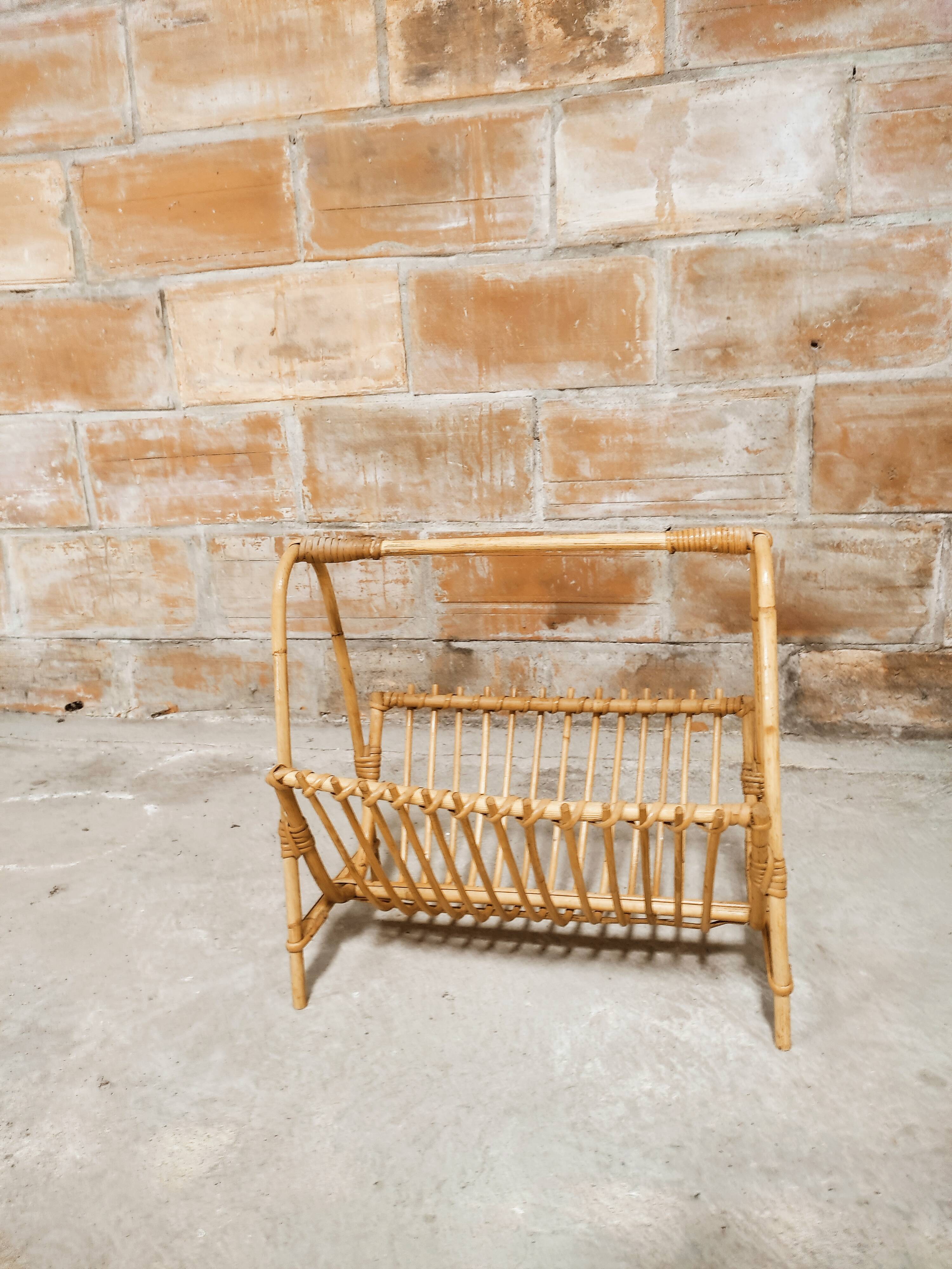 Porte revue années 60 en rotin