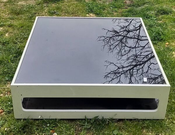 Table basse carrée blanche et noire