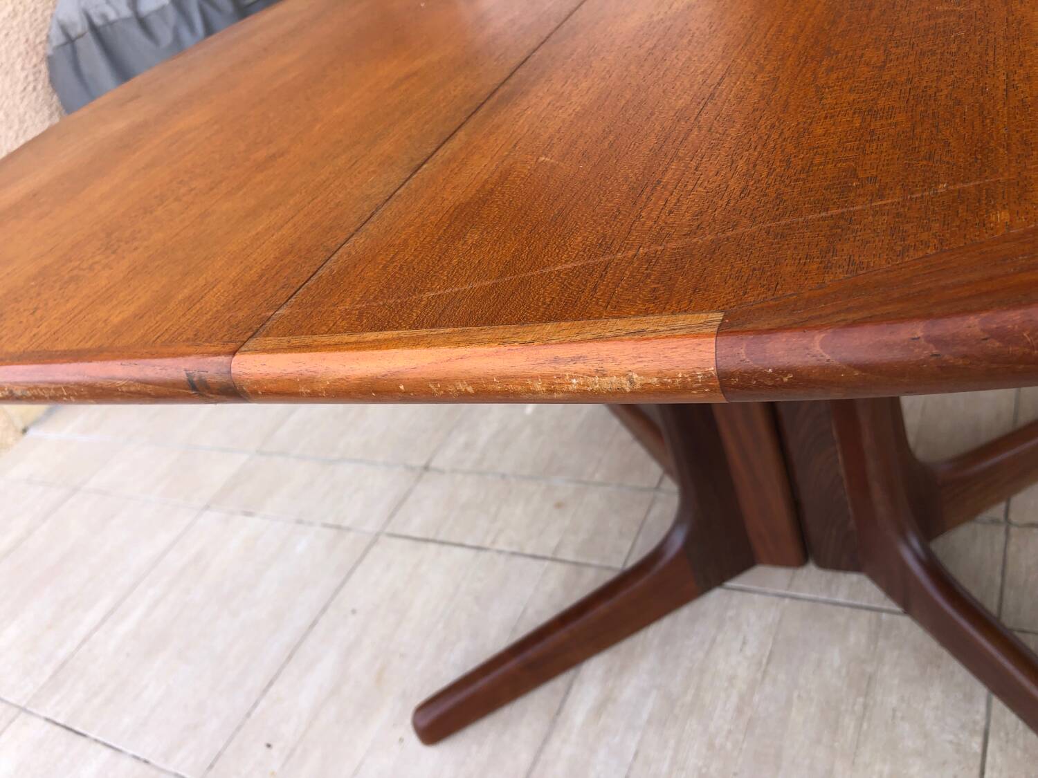 Baumann oval table in solid teak