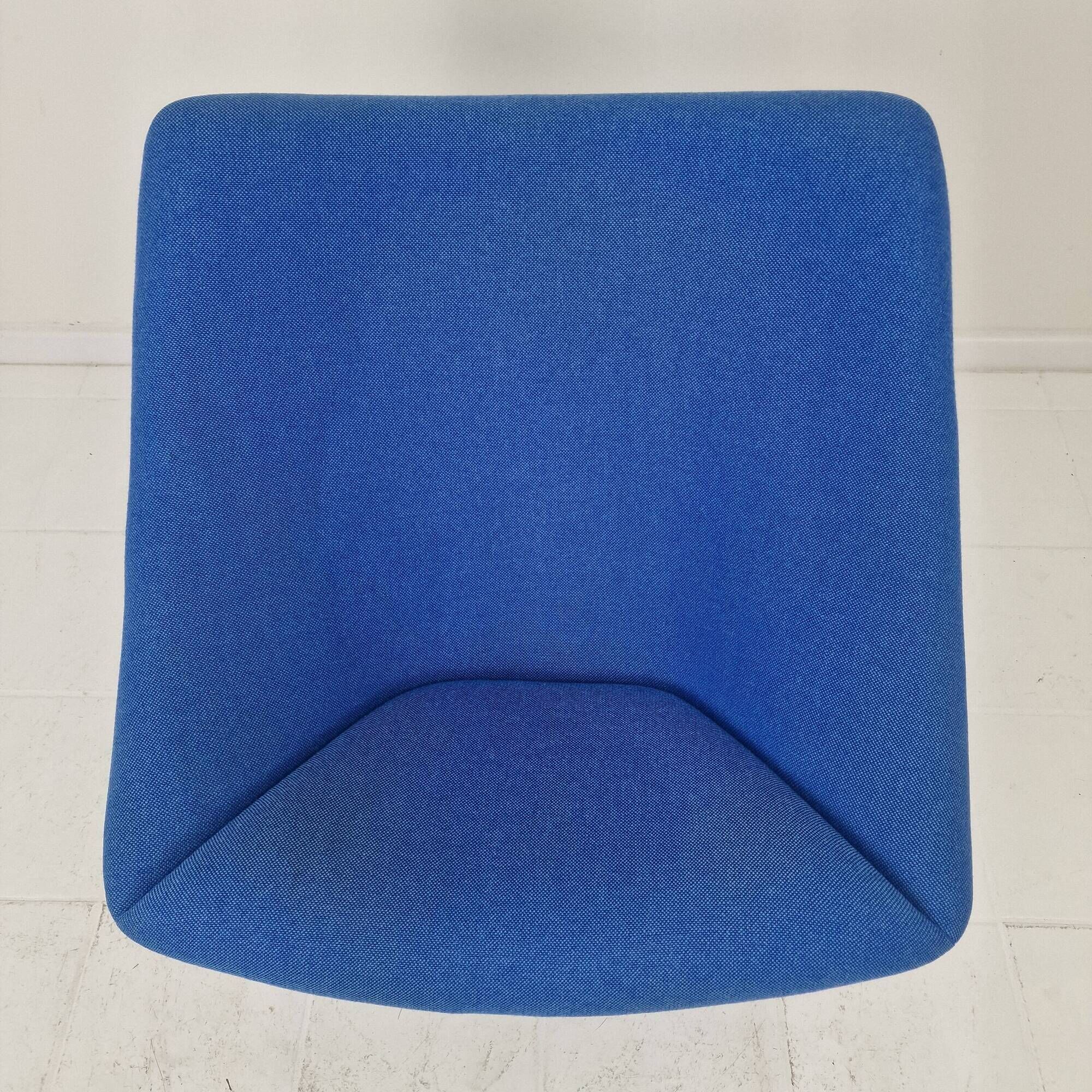 Artifort Oyster Lounge Chair With Cross Base by Pierre Paulin, 1960's