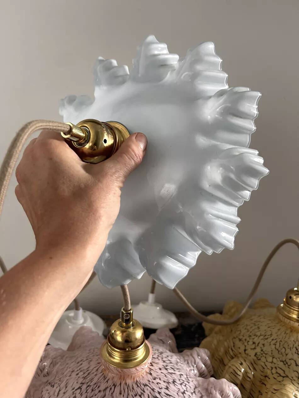 Lot de trois suspensions vintage en verre pastel