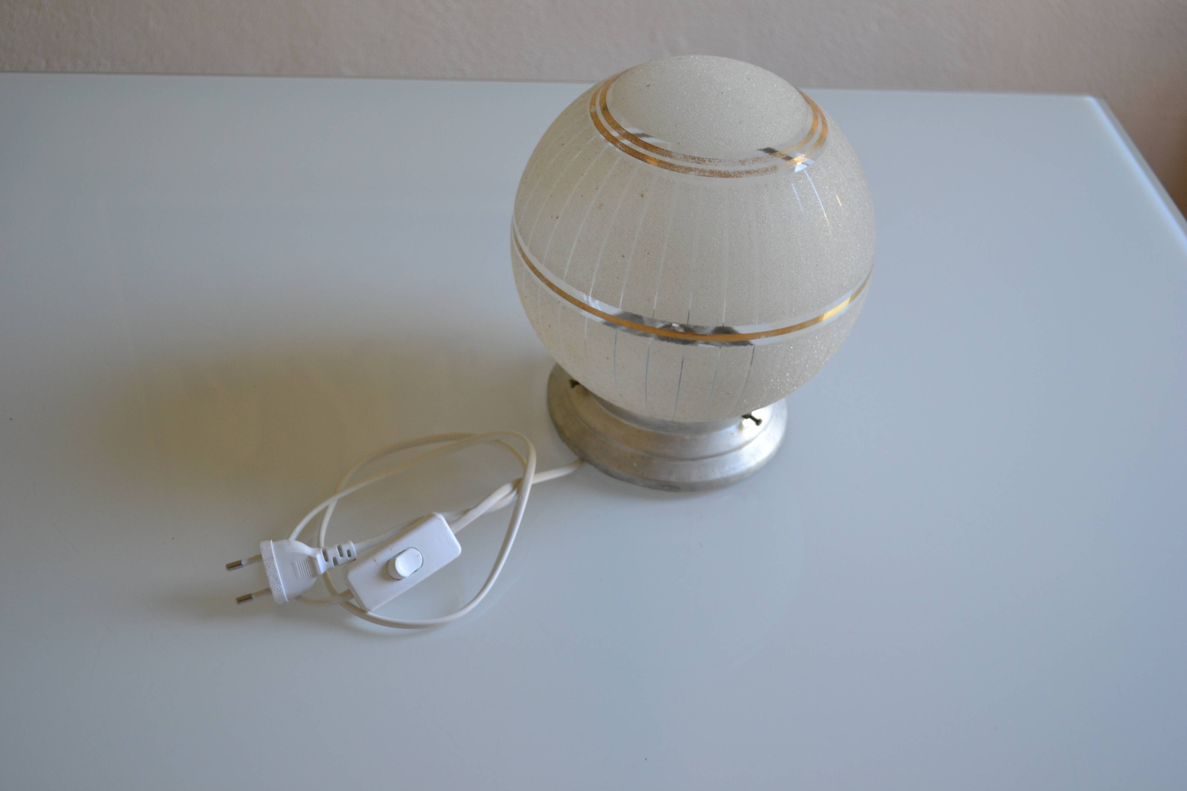Art deco frosted glass ball table lamp