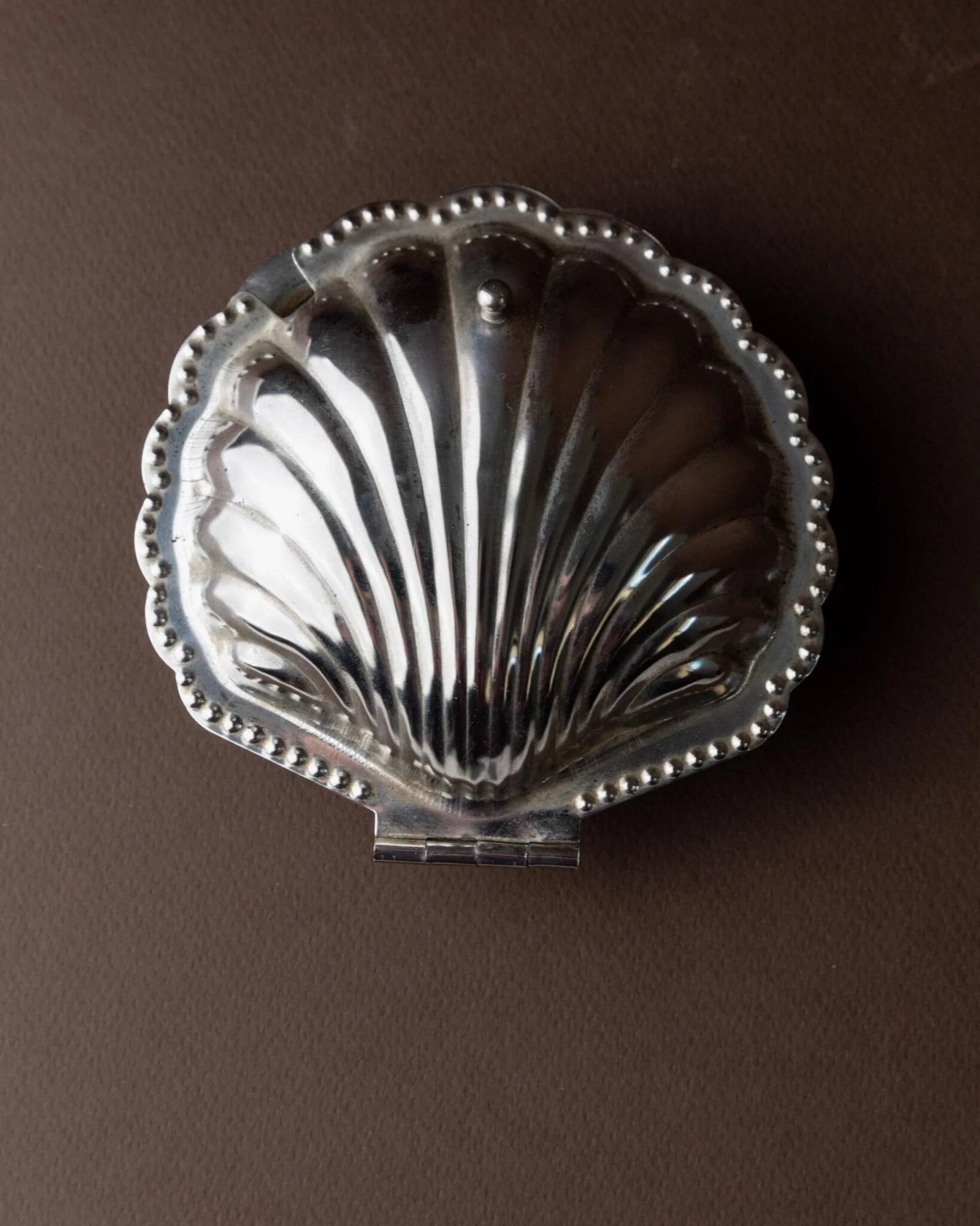 Bol à sucre en forme de coquillage argenté avec cuillère assortie - Italien des années 1960, métal argenté