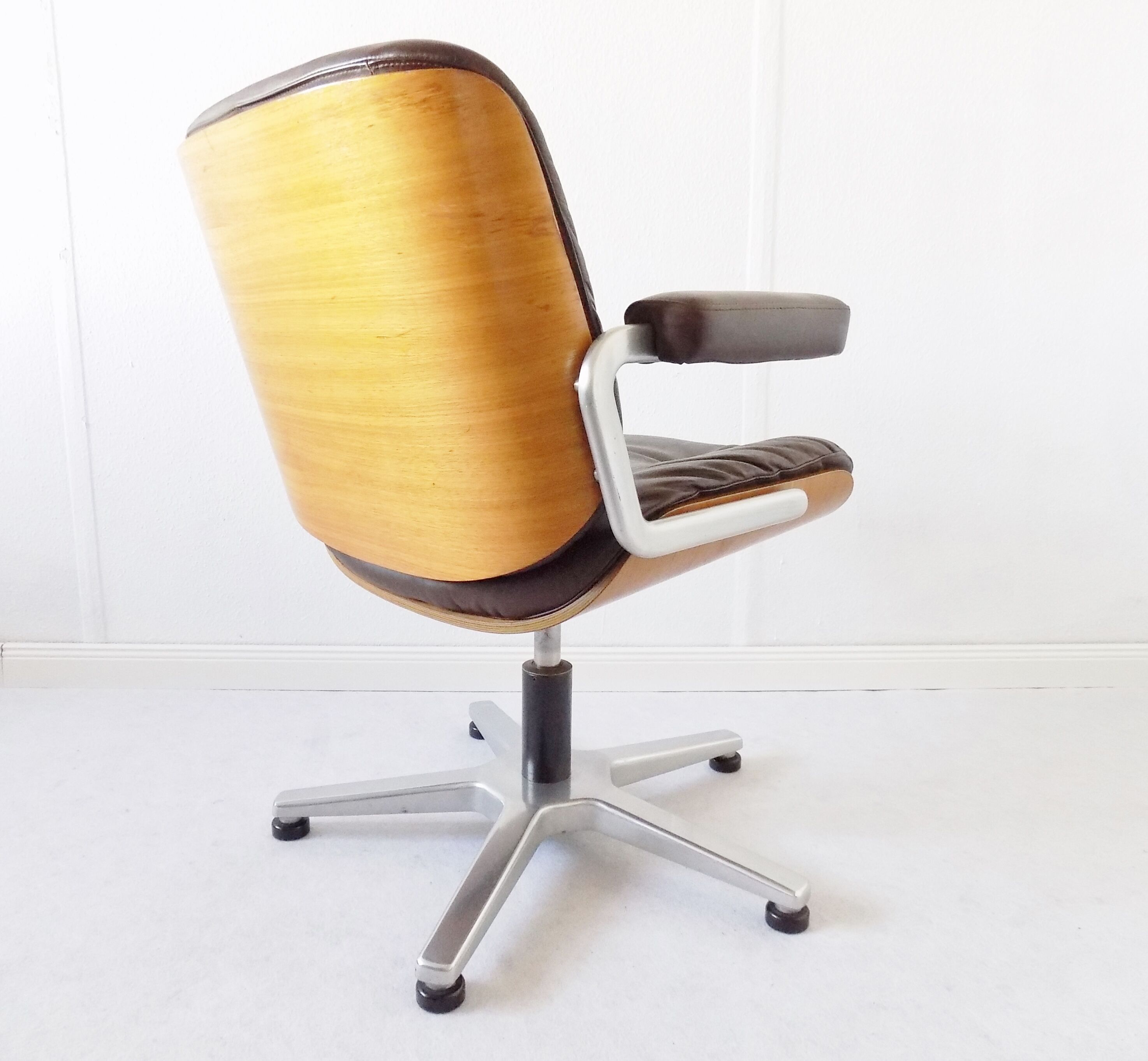 Chaise de bureau en cuir Stoll Giroflex par Karl Dittert moderne du milieu du siècle