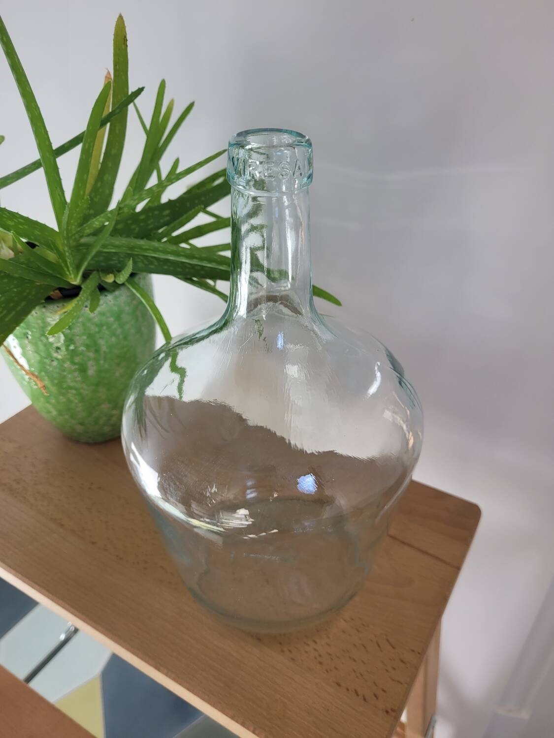 Transparent demijohn vase