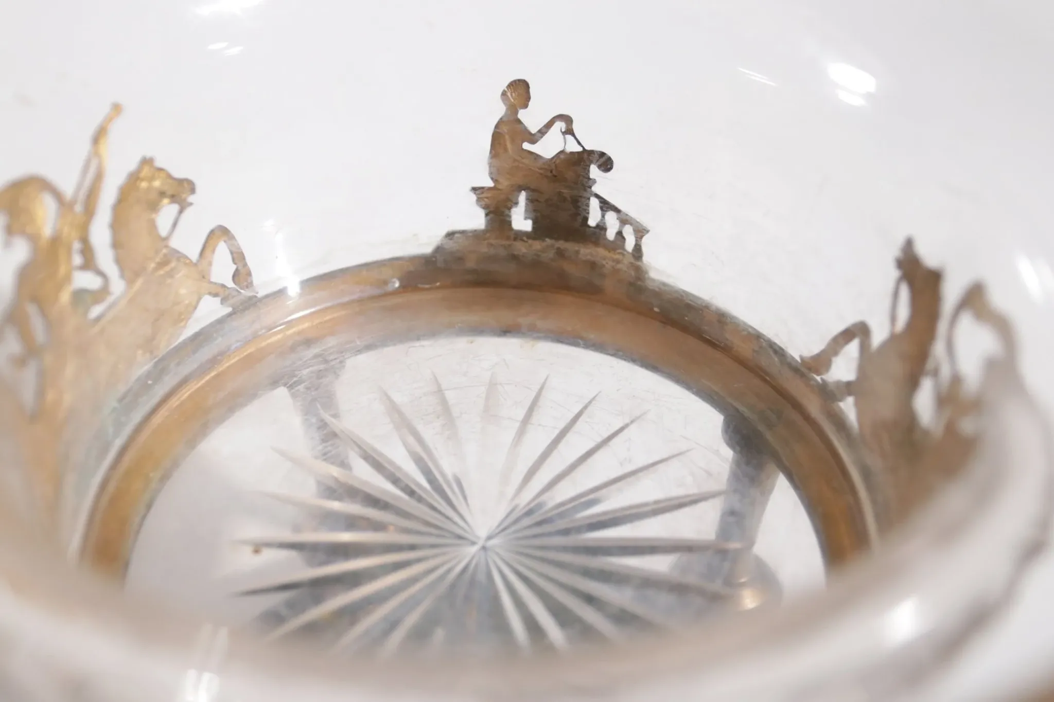 Empire tazza in fire-gilt bronze, marble and glass – France, early 19th c.