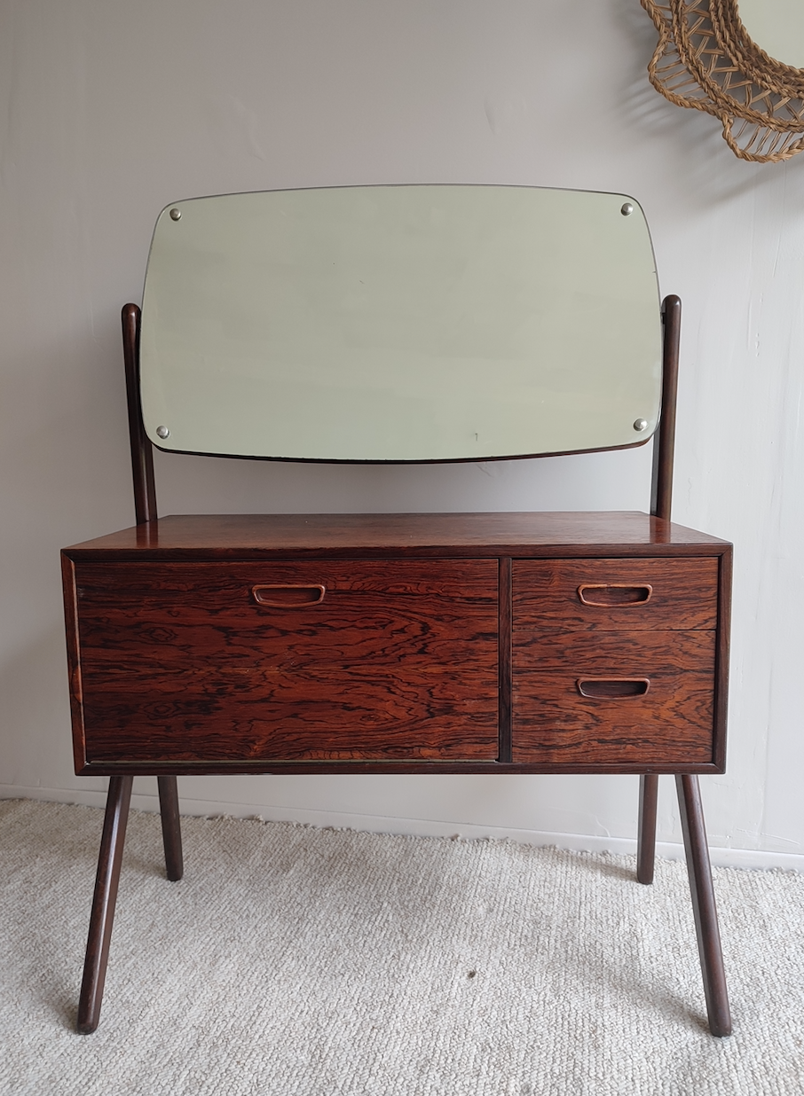 Scandinavian hairdresser 60s