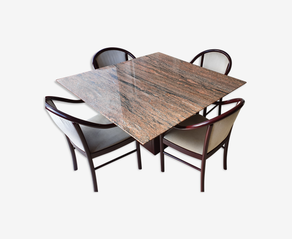 Square table in burgundy marble, its 4 matching chairs in white fabric and  its buffet | Selency