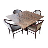 Square table in burgundy marble, its 4 matching chairs in white fabric and its buffet