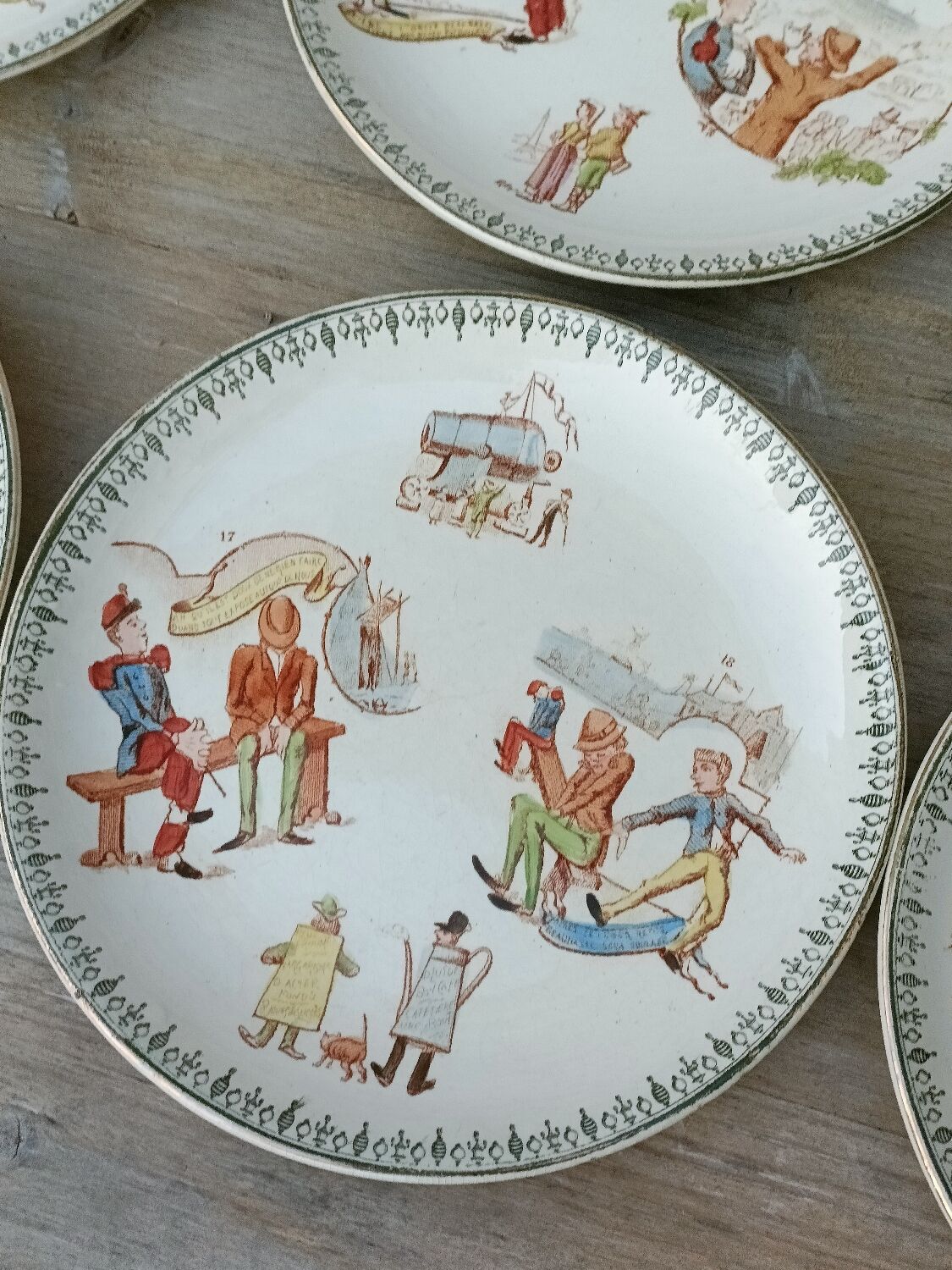 Talking dessert plates, Choisy-le-Roi