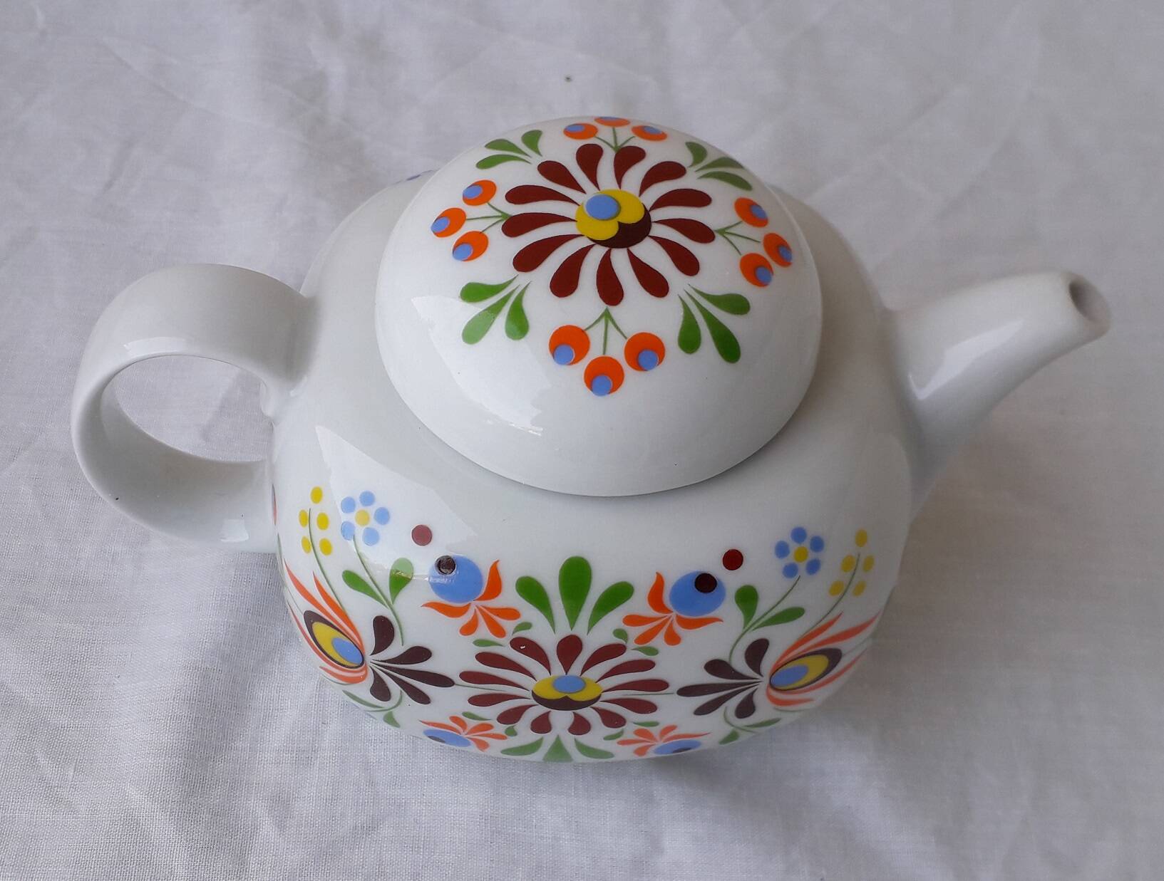 Porcelain teapot kettle
