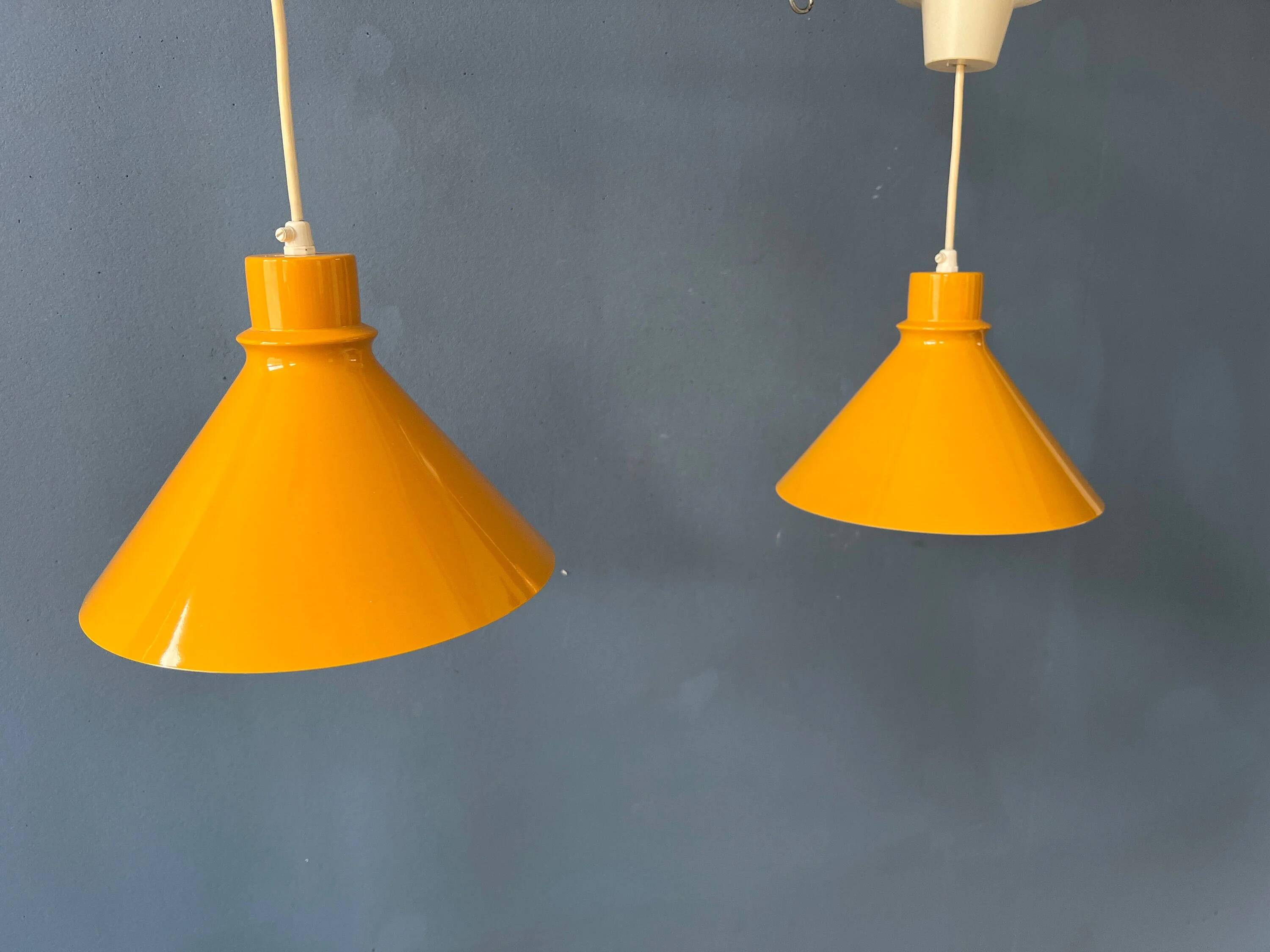 Ensemble (2) de suspensions vintage en métal jaune