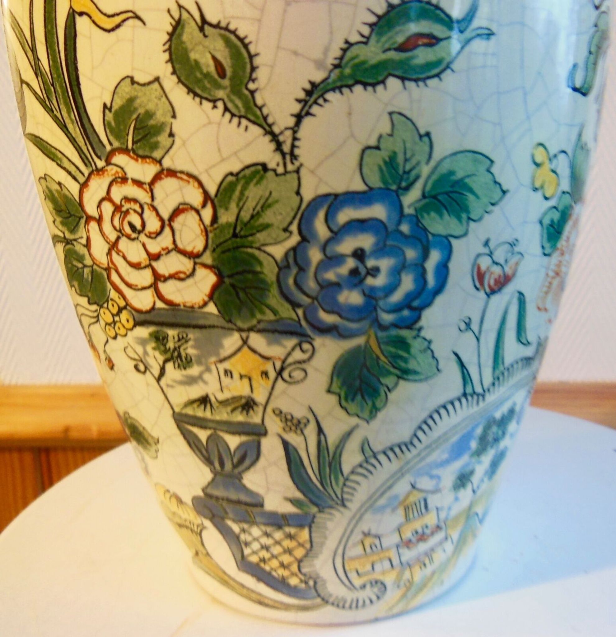 Vase craquelé à décor chinois et floral XlX ème siècle