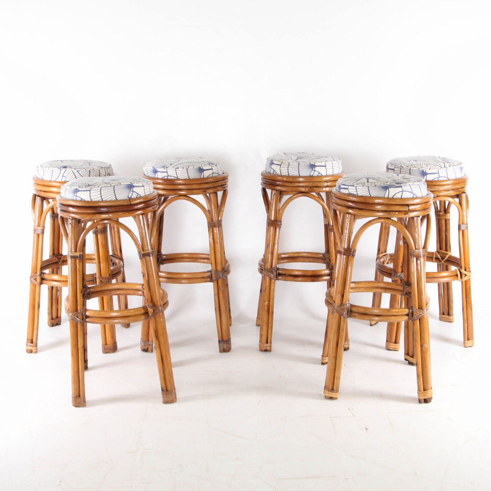 Set of 6 rattan stools