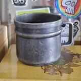 Ancienne tasse en étain