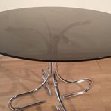 Table basse italienne du milieu du siècle en chrome et acier avec plateau rond en verre fumé, années 1960