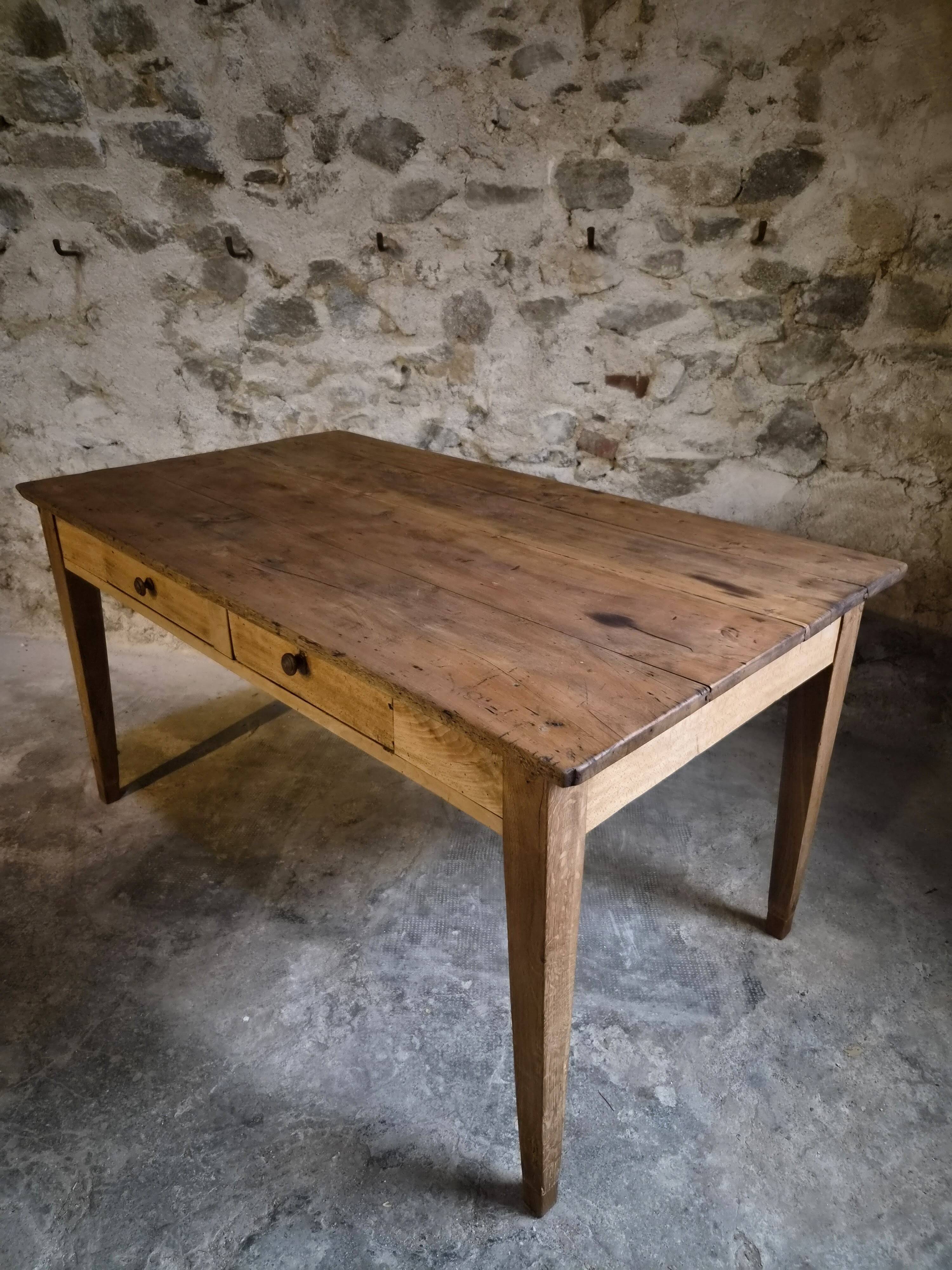 Table à manger rustique de ferme française, deux tiroirs, années 1920–1940