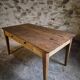 Table à manger rustique de ferme française, deux tiroirs, années 1920–1940