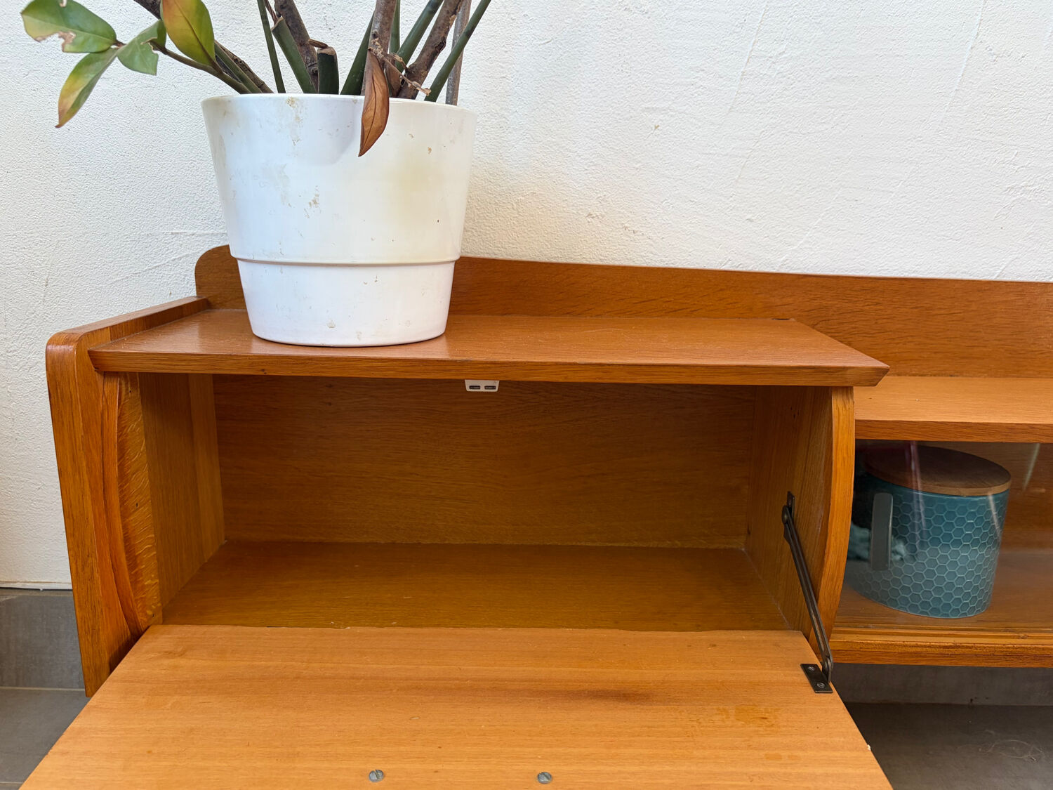 Shallow low vintage enfilade