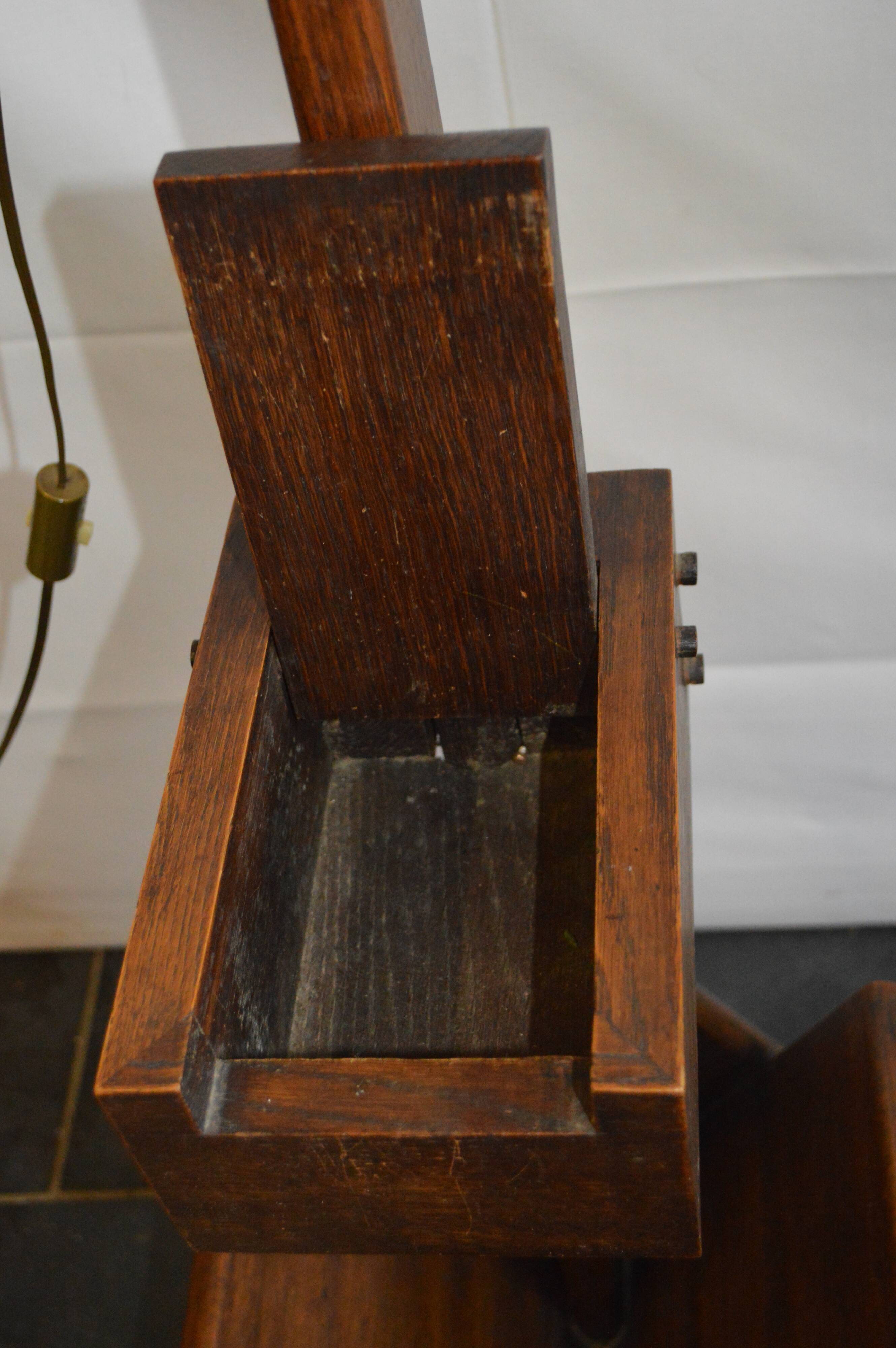 Guillerme & Chambron oak lamppost