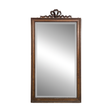 Miroir de style Louis XVI en noyer sculpté