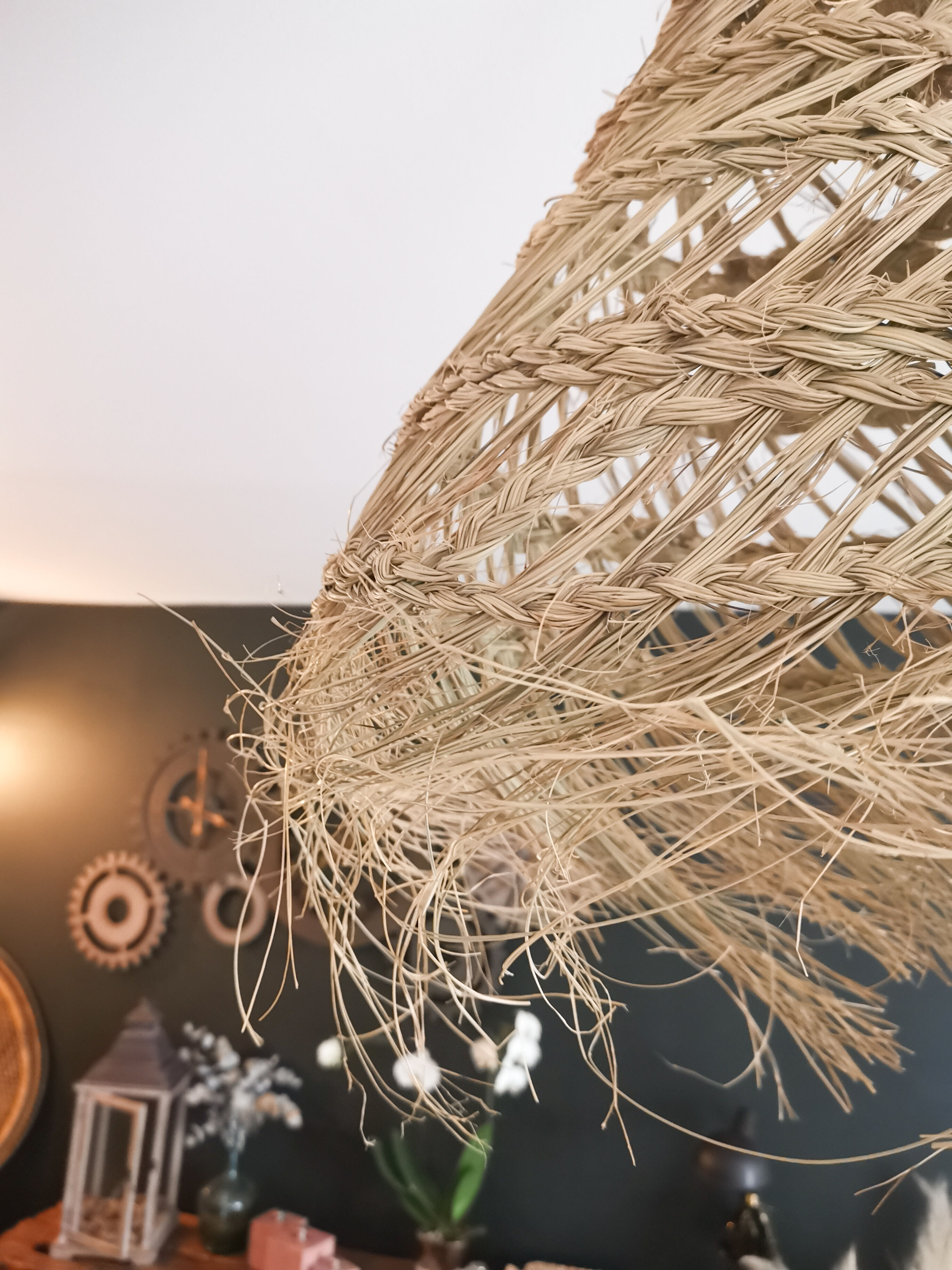 Ethnic hanging in alfa