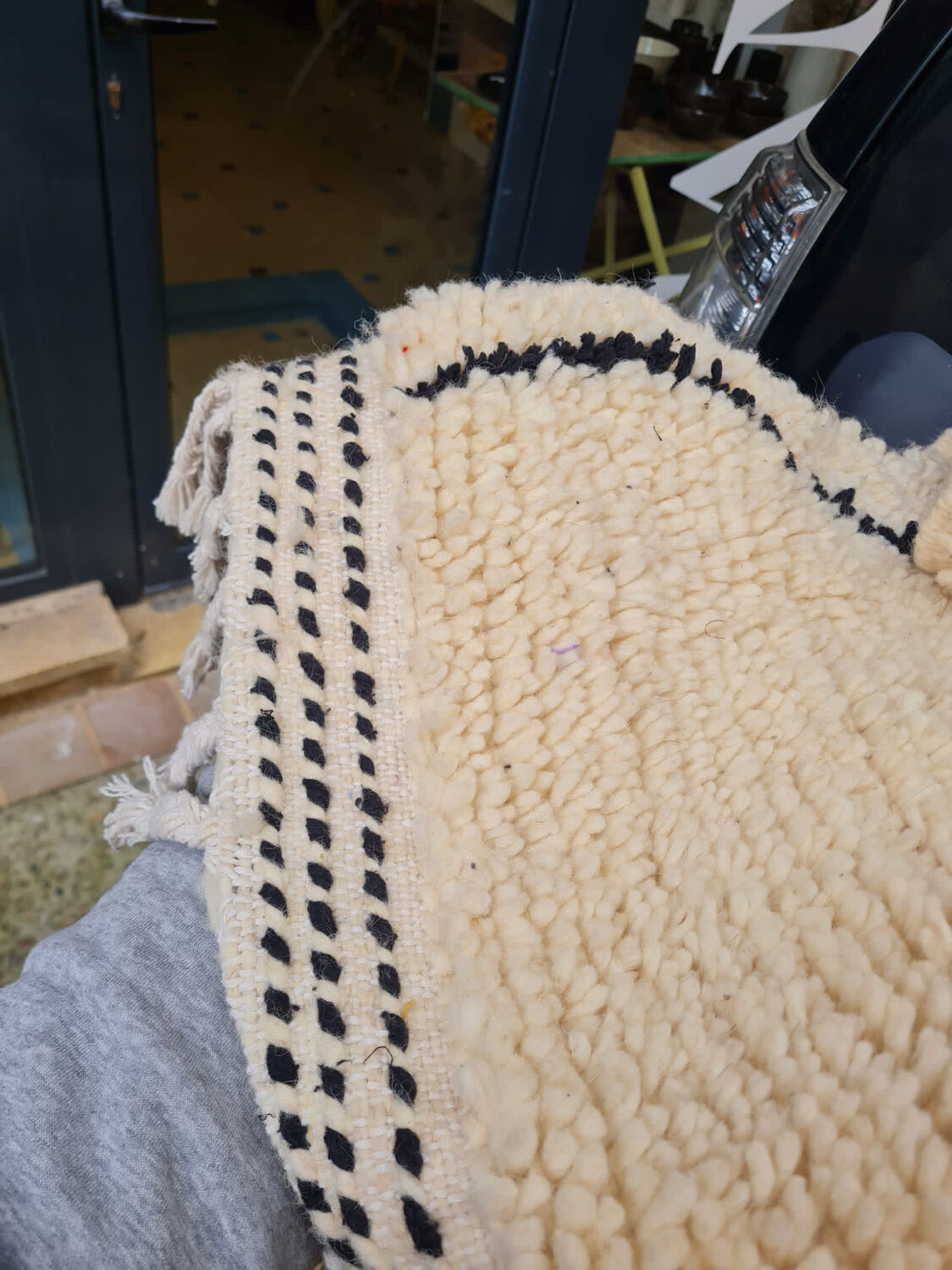 Berber wool carpet with black diamond 110x140cm