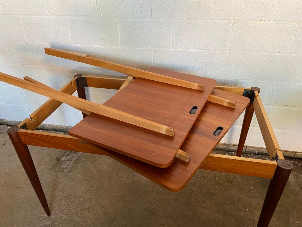 Scandinavian extendable table in vintage teak an60