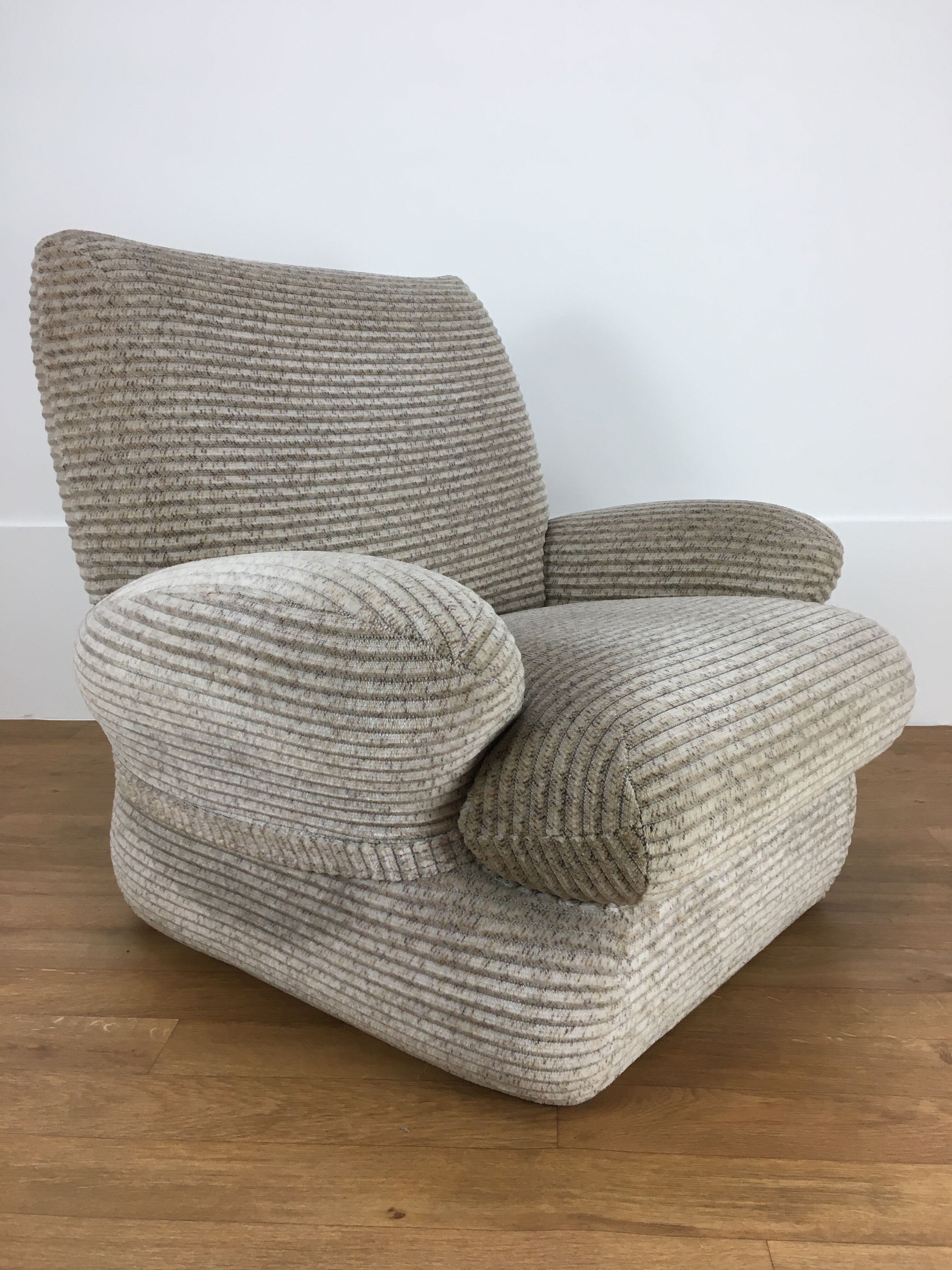 Space age 70's armrests and velvet