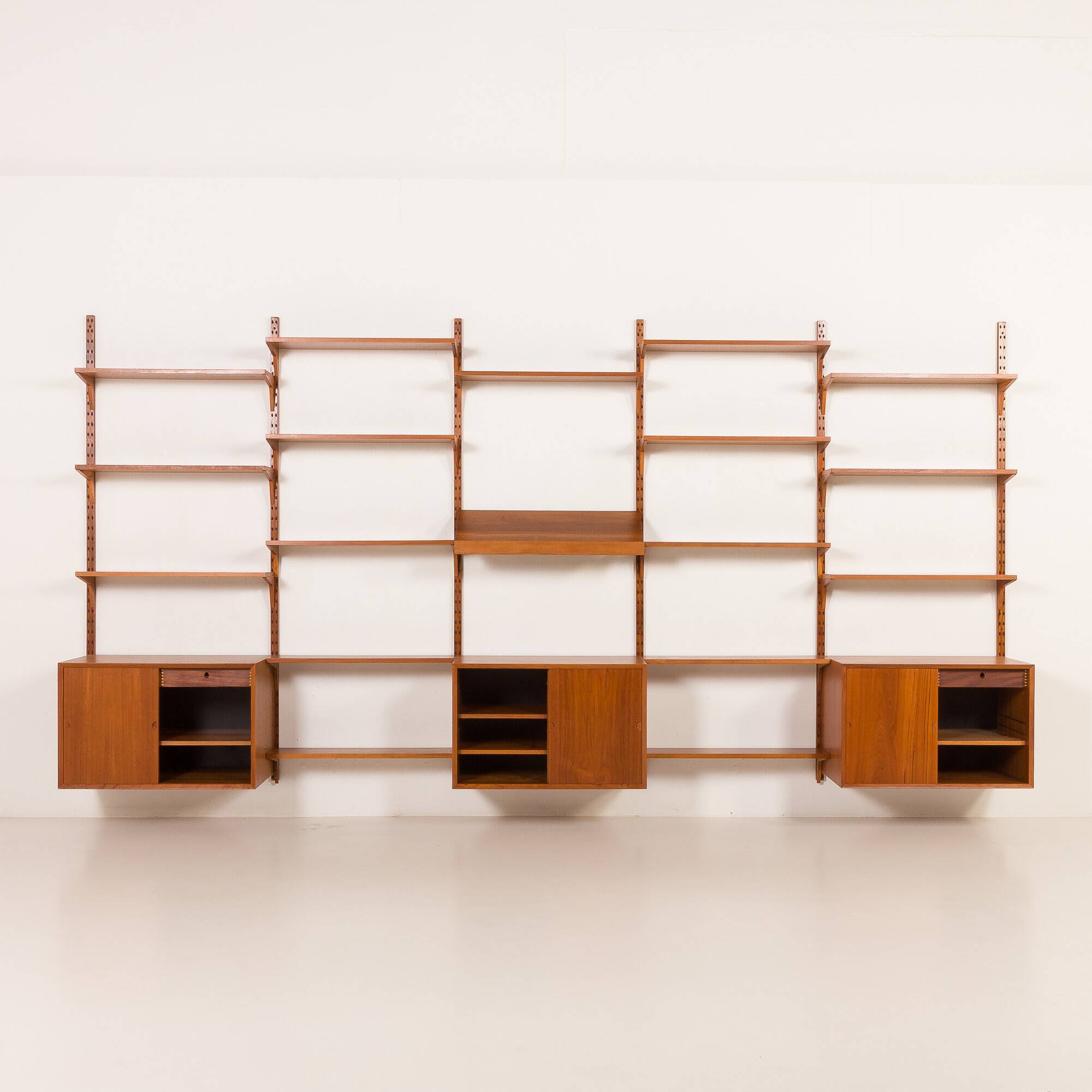 Poul Cadovius extra-large teak wall unit for Cado, 1960s.