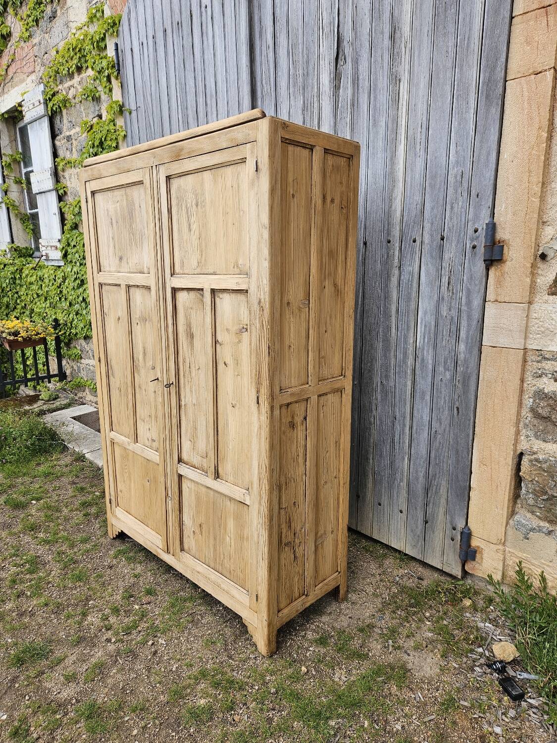 Grande Armoire parisienne