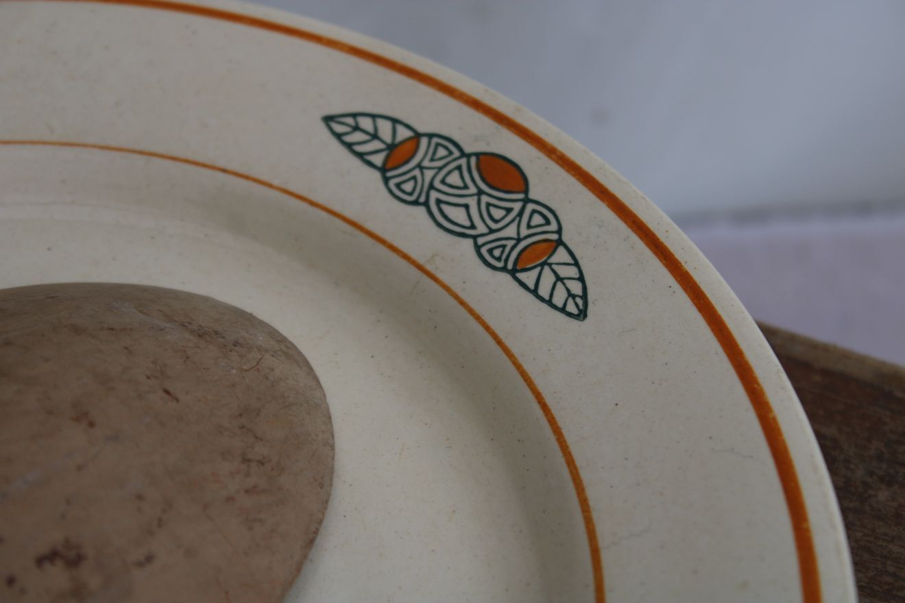 Ceramic standing dish