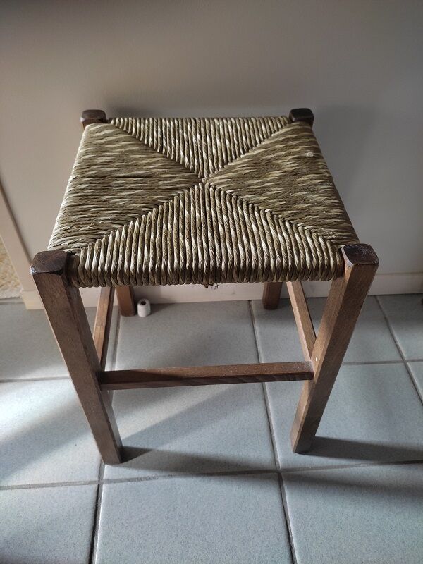 Stool solid wood seat straw feet patinated dp 0922131