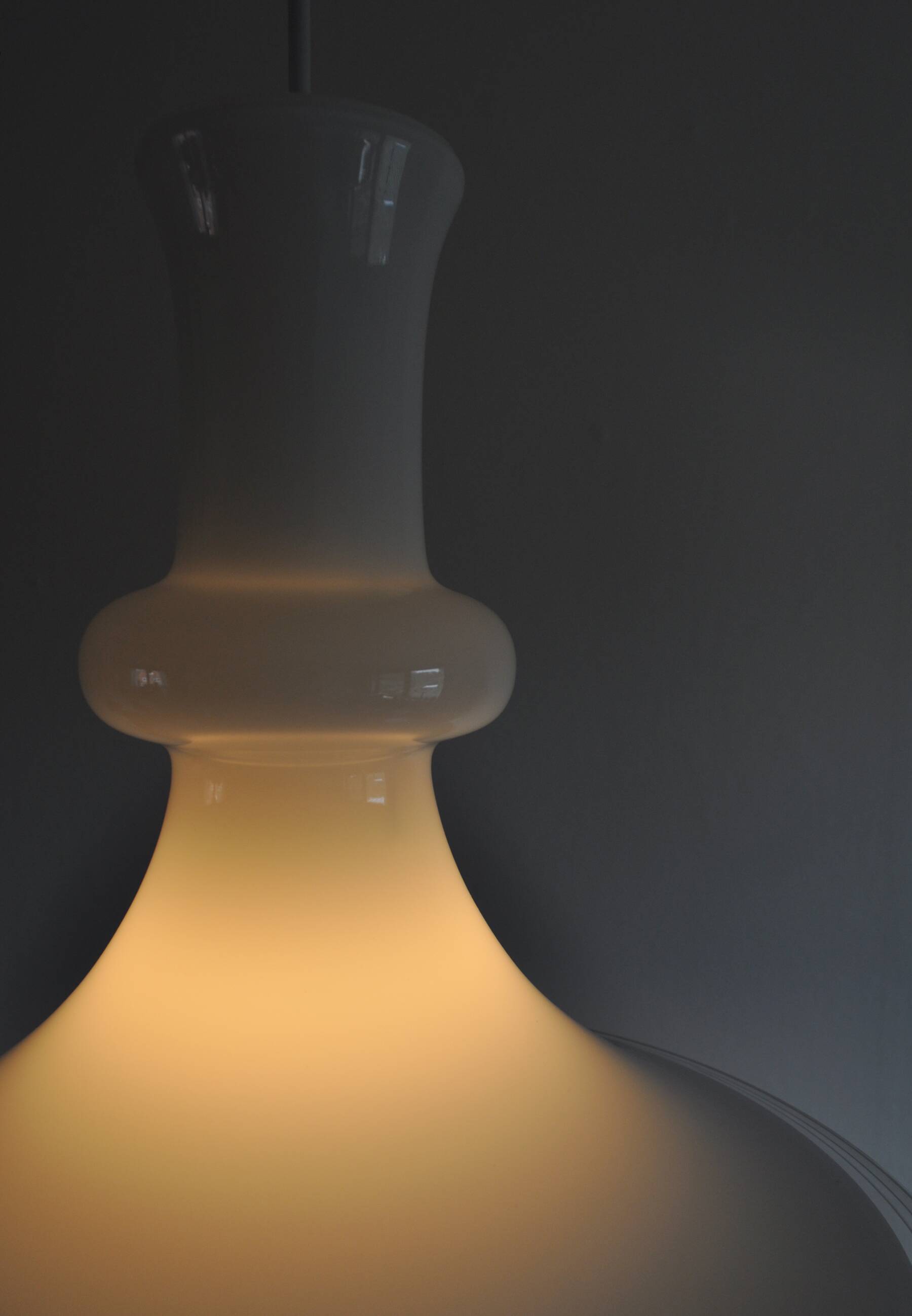 Suspension en verre opalin soufflé à la bouche blanche pour Holmegaard, Danemark, 1980s