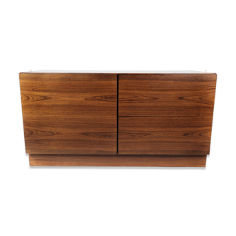 Low chest of drawers in rosewood of Danish design from the 1960s