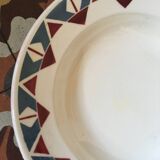 Six soup plates don't match in red and blue.