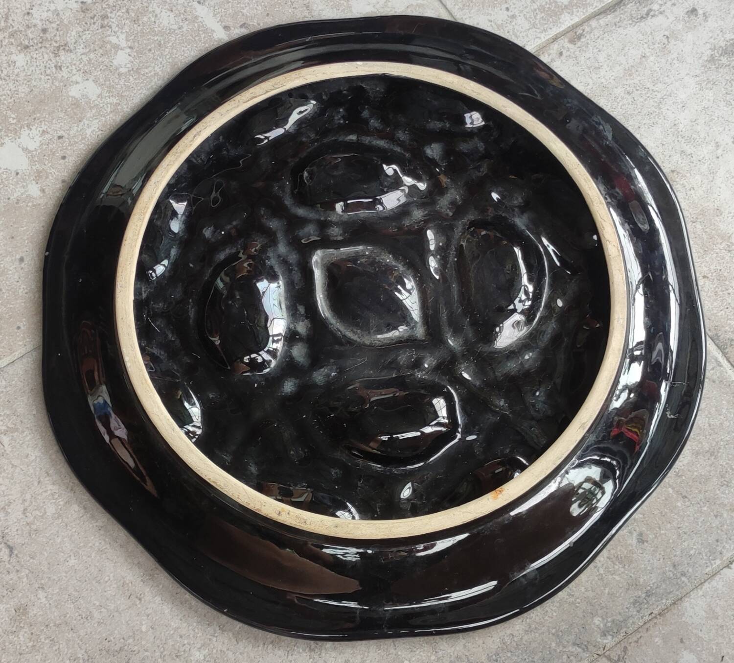 Oyster barbotine dish 1960s