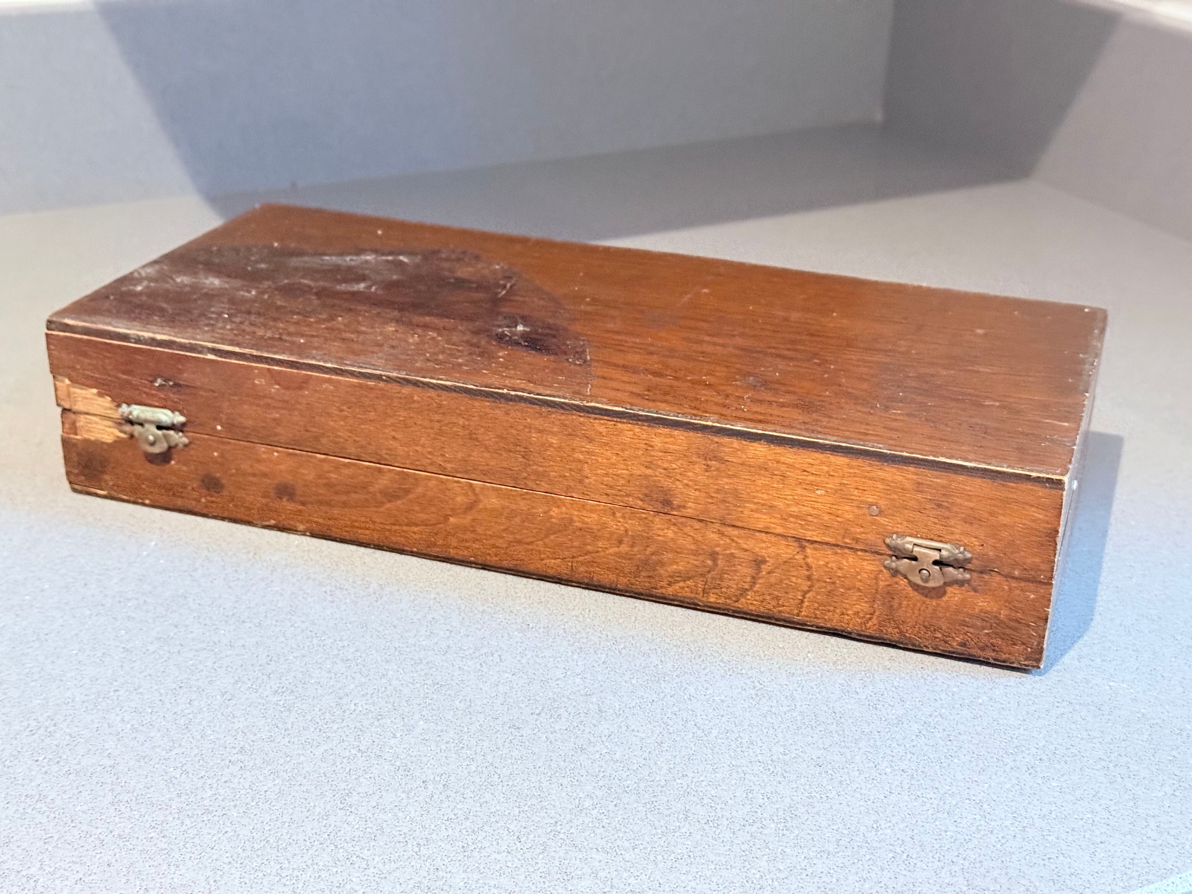 Set de couverts à poisson en métal argenté et ivoire synthétique