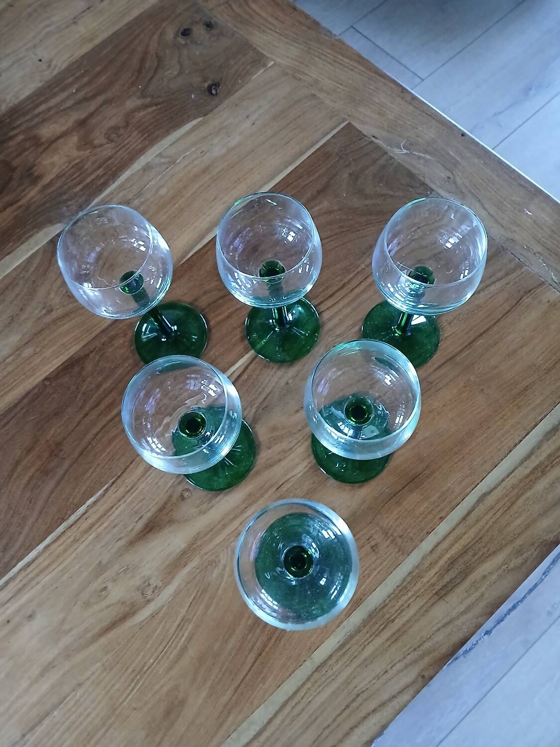 6 verres anciens à vin blanc
