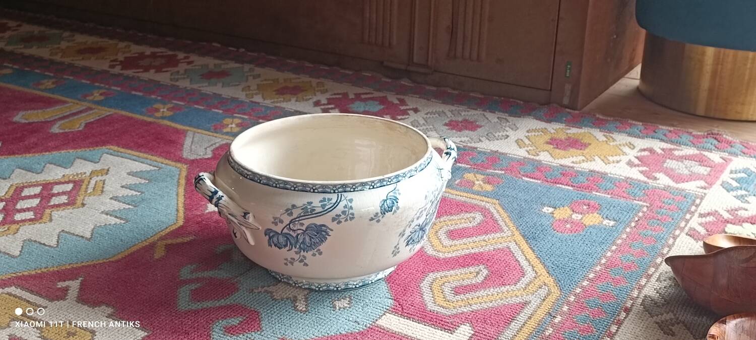 soup tureen, flat dish in porcelain Sarguemines France decor Royat